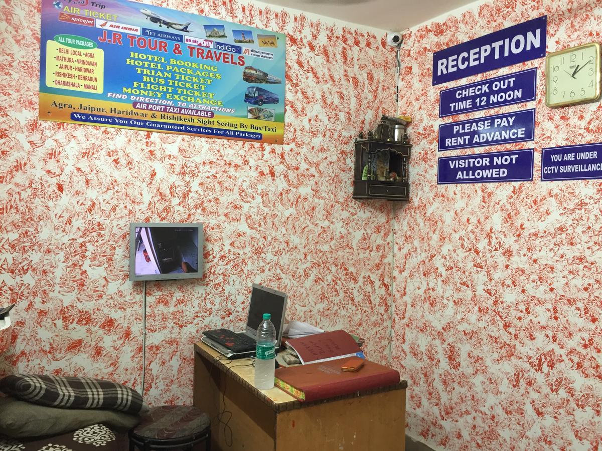 Karam Durga Guest House Нью-Дели Экстерьер фото