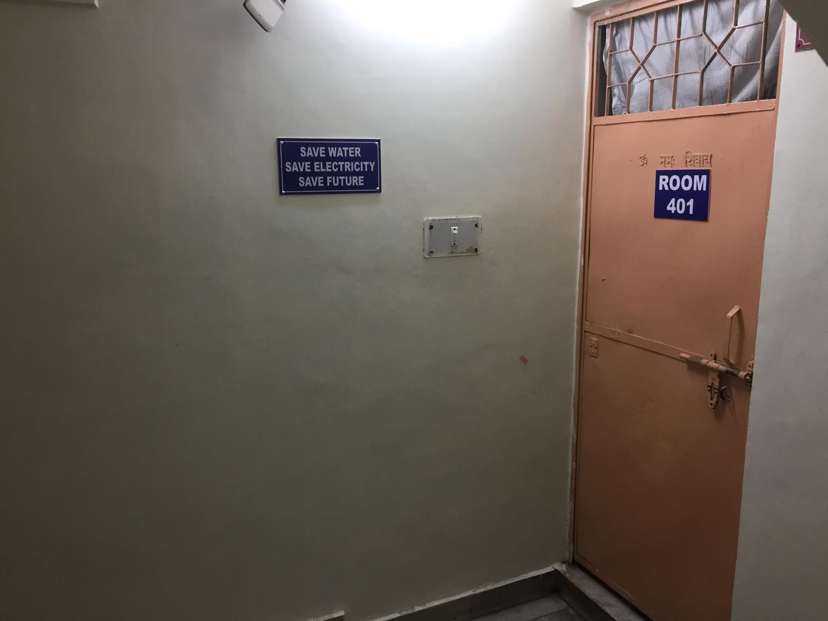 Karam Durga Guest House Нью-Дели Экстерьер фото