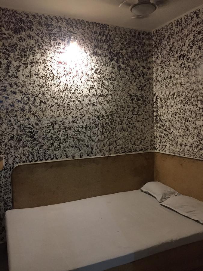 Karam Durga Guest House Нью-Дели Экстерьер фото
