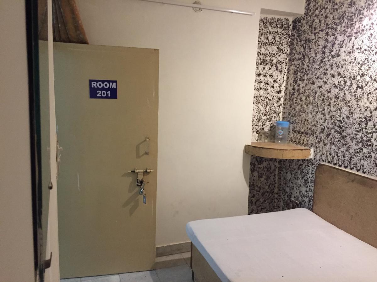Karam Durga Guest House Нью-Дели Экстерьер фото