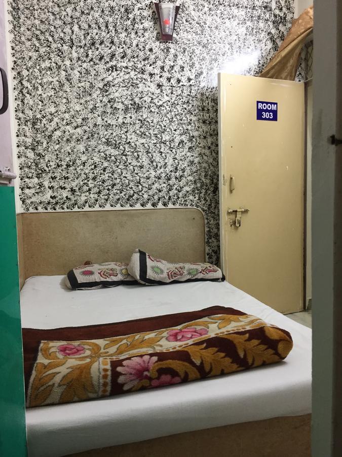 Karam Durga Guest House Нью-Дели Экстерьер фото