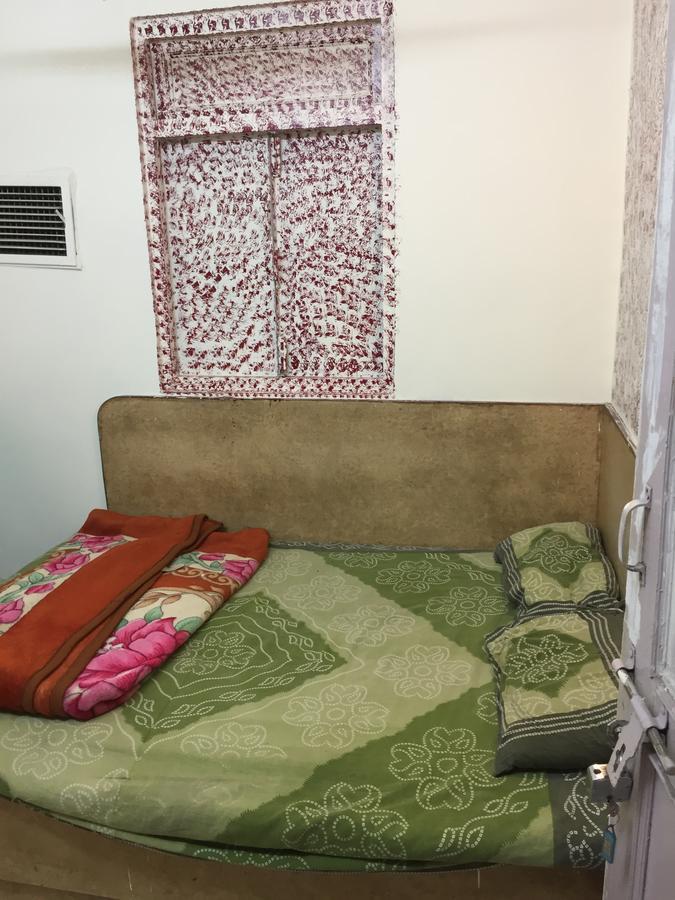 Karam Durga Guest House Нью-Дели Экстерьер фото